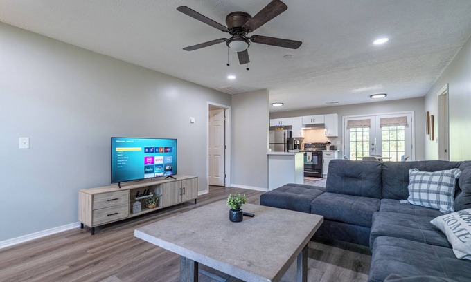 Calhoun Casa | Cheapest rates of the year! 2BR comfort
