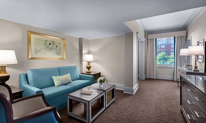 Central West End Hotel | Check Out The Most Iconic Barbershop in The Central West End! W/ Parking, Pool!