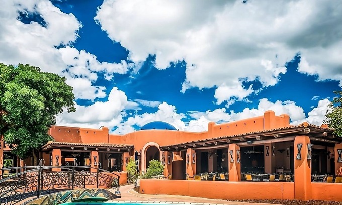 Livingstone Apartamento | Check Out Victoria Falls National Park! Two Units with Garden View, Pool & Spa!