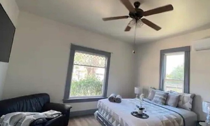 La Sierra Casa | Cheerful 1 bedroom home fast wi-if