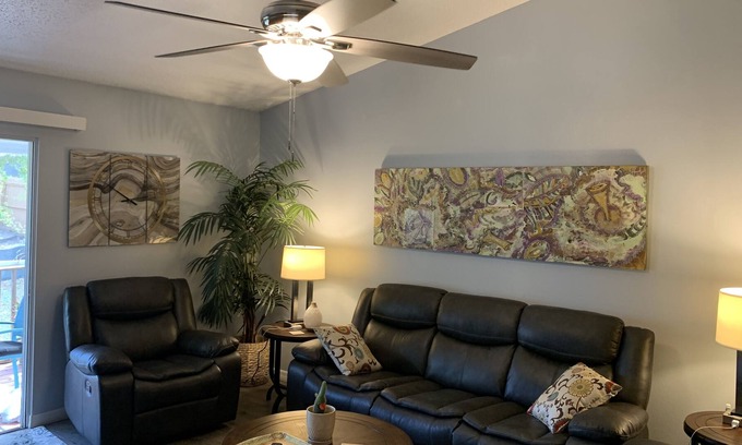 Tarpon Springs Casa | Cheerful 2 bedroom villa - 5 min from the beach