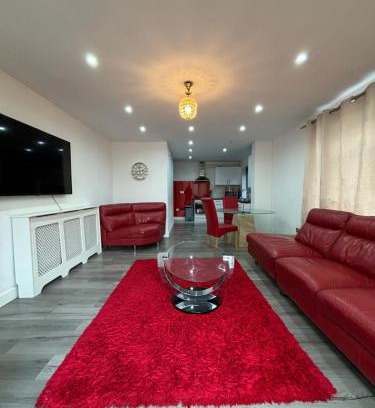 Lacey Green Casa | Cheerful 2 Bedroom Bungalow fully Furnished