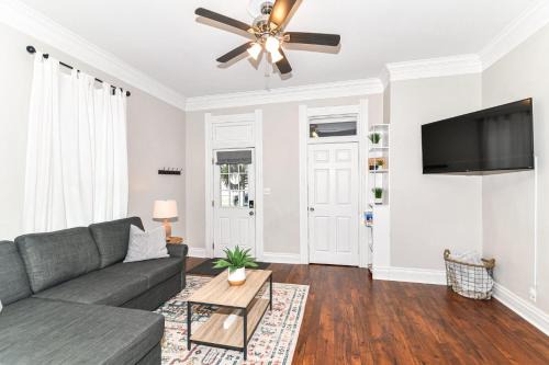 Noblesville Casa | Cheerful 2-Bedroom Cottage in Downtown Noblesville