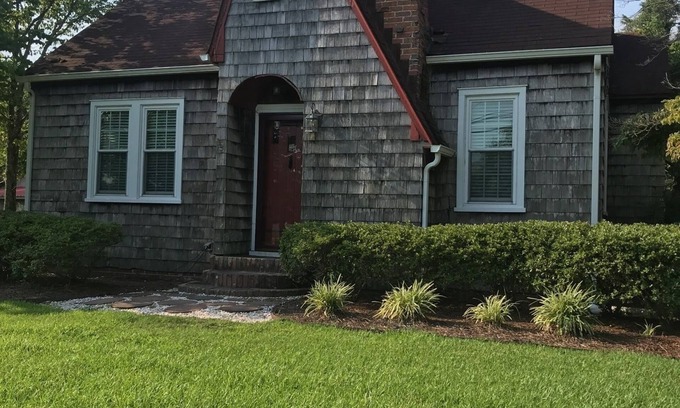 Edenton Cabaña | Cheerful 2 Bedroom Cottage on the Inner Banks