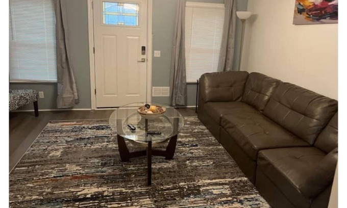 Charlotte Casa | Cheerful 2 bedroom, fireplace, office and laundry