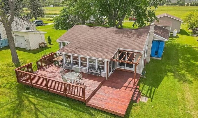 Kent Casa | Cheerful 2 Bedroom home on Lake Ontario