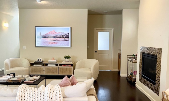 Eugene Casa | Cheerful 2 Bedroom Home in Eugene