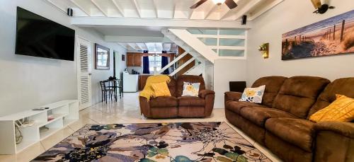 New Kingston Apartamento | Cheerful 2 - Bedroom Townhouse with free parking in New Kingston