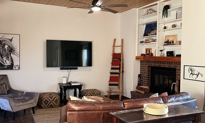 Tramway Terrace Casa | Cheerful 2-bedroom Northeast Albuquerque home