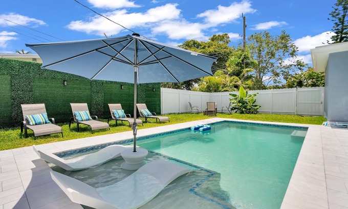Fort Lauderdale Casa | Cheerful 2 bedroom Home, close to the beach
