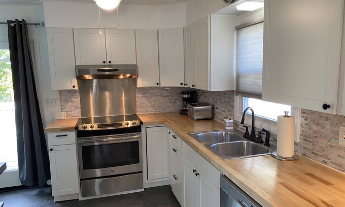 Seneca Falls Casa | Cheerful 2 Bedroom House with off street parking