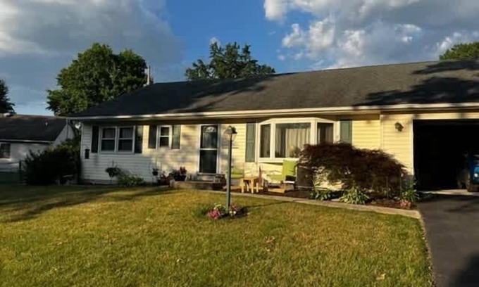 Camp Hill Casa | Cheerful 2-BR Home in Camp Hill w Indoor Fireplace