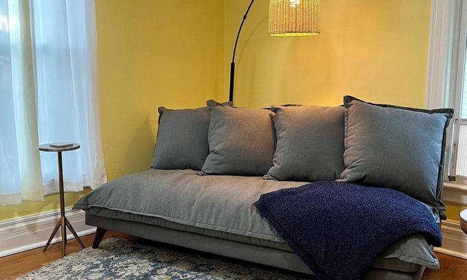 Ypsilanti Apartamento | Cheerful 2BR apt, historic home near EMU and U-M, walkable area. Dog friendly!