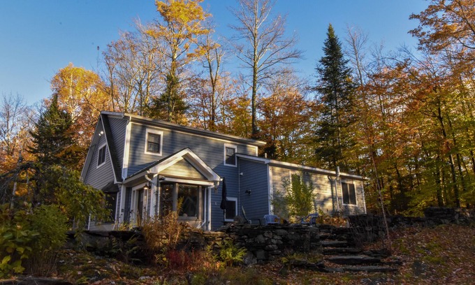 Warren Casa | Cheerful 3 bed/2.5 bath home w/ hot tub - sleeps 9