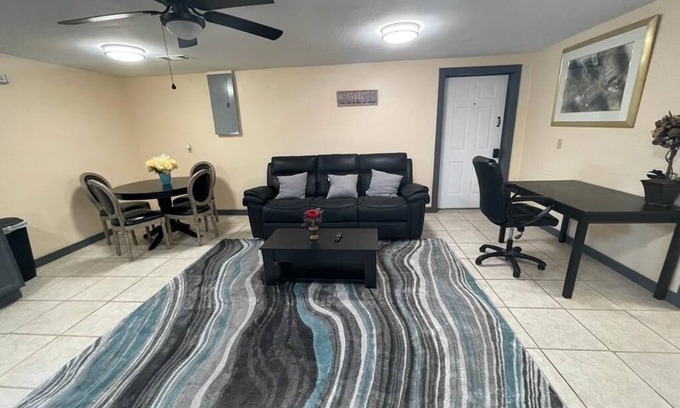 Oak Park Casa | Cheerful 3 Bed Room Residential home in a Quiet City, Lyons GA