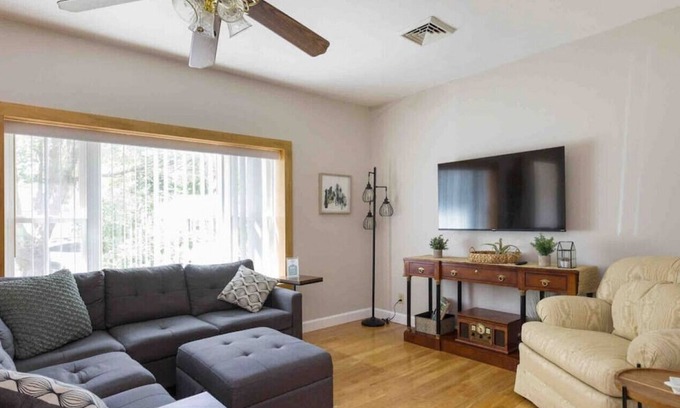 Essex Junction Casa | Cheerful 3-Bedroom Home (Newly Renovated!)
