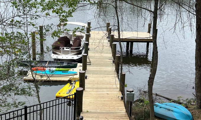 Fort Howard Casa | CHeerful 3-bedroom waterfront home