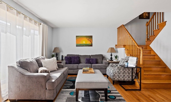 Dunning Casa | Cheerful 3 bedroom. Feels like home.
