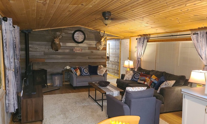 Friendship Casa | Cheerful 3-bedroom home with lots of outdoor space