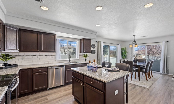 Green Valley Ranch Casa | Cheerful 3 Bedroom Home Plus Loft