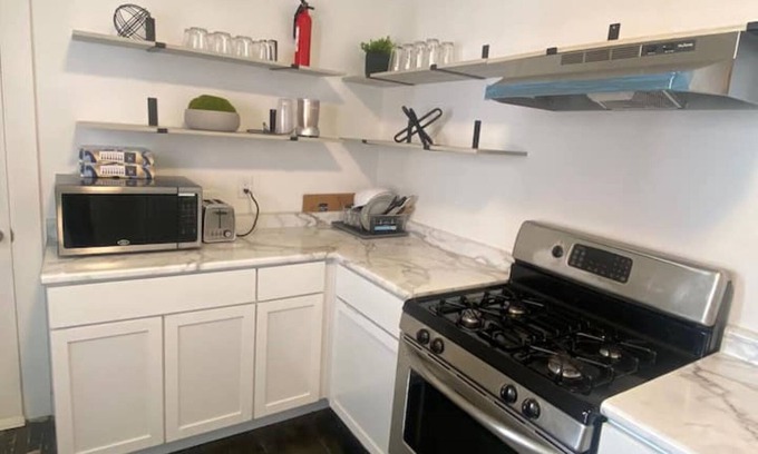 New Center Detroit Casa | Cheerful 3-bedroom home aesthetic and lovely vibes
