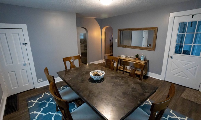 Roanoke Casa | Cheerful 3-Bedroom Home on the Hill