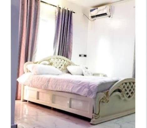 Owerri Apartamento | Cheerful 3 bedroom house with a massive garden!