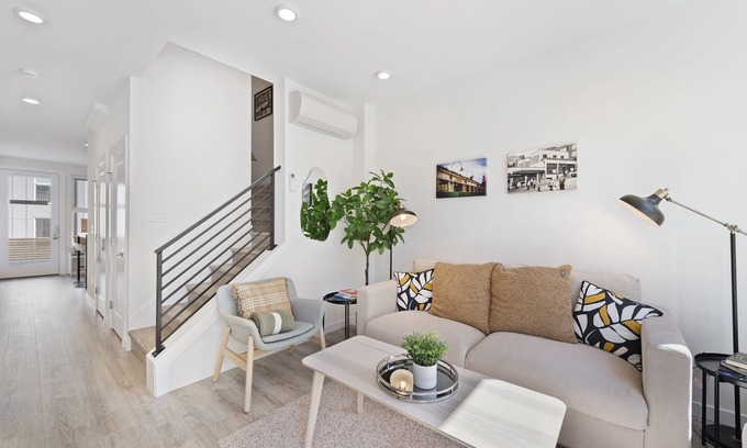 Windermere Casa | Cheerful 3-bedroom New Townhouse near UW/Seattle Children's with Free Parking