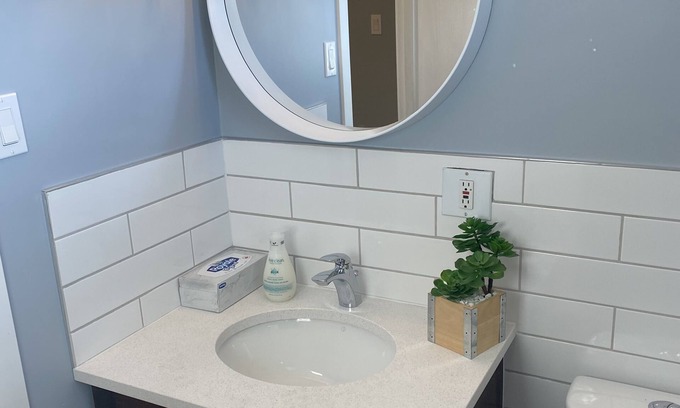 Lethbridge Casa | Cheerful 3-bedroom townhouse with free parking.