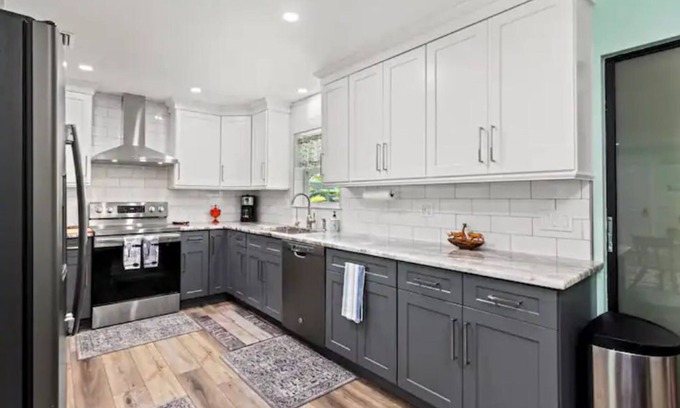 Florida Ridge Casa | Cheerful 3-Bedroom Vacation Home with Free Parking