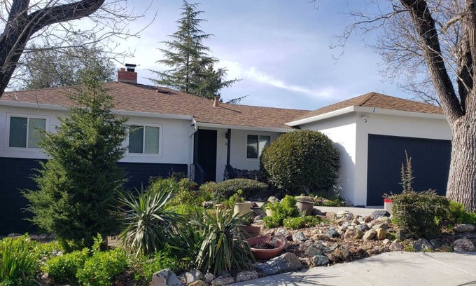 Lafayette Casa | Cheerful 3 Bedroom with Outdoor Deck!