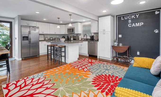 Waterford Casa | Cheerful 3bd Cape yards from river/beach access