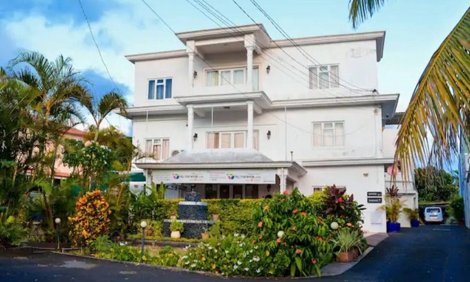 Quatre Bornes Casa | cheerful 4 bedroom luxury house entire 1st floor
