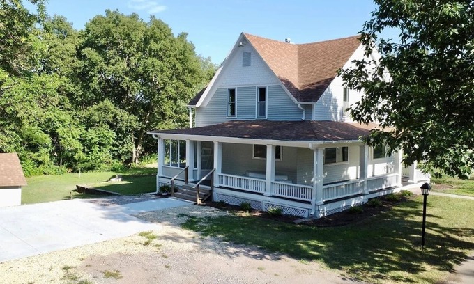 Mankato Casa | Cheerful 4 bedroom/2.5 bathroom home