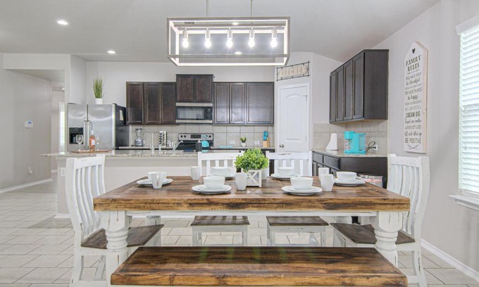 Solana Ridge Casa | Cheerful 4 bedroom close to Lackland , Sea world
