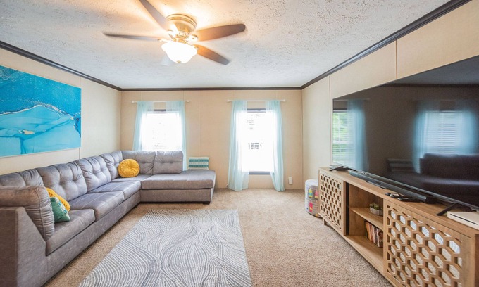 Benton Casa | Cheerful 4 bedroom cottage on Kentucky lake