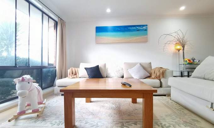 Nicholls Casa | Cheerful 4-bedroom home with natural backyard