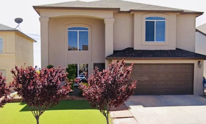 El Paso Casa | Cheerful 4-bedroom home with a beautiful view, near shopping!