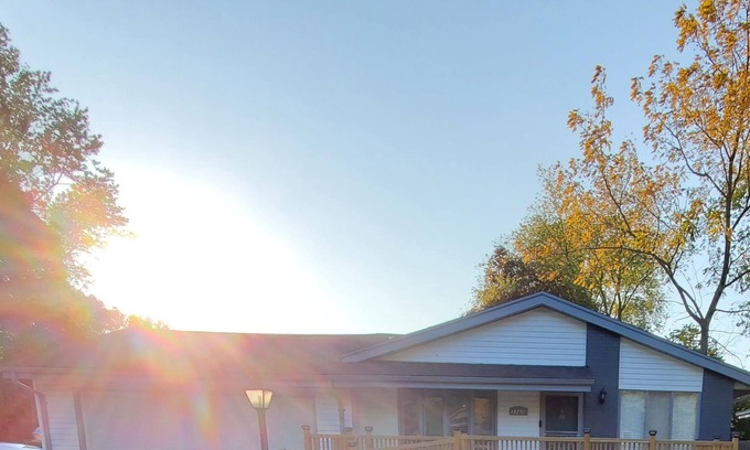 Mount Pleasant Casa | Cheerful 4 Bedroom Home w/Free Driveway Parking