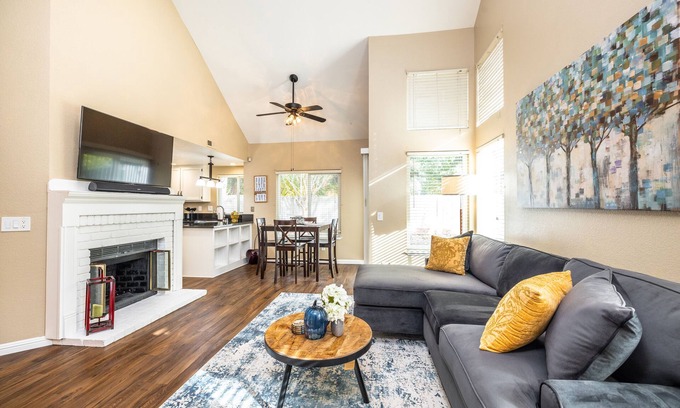 South Natomas Casa | Cheerful 4BR Home W/ Washer & Dryer + Fireplace