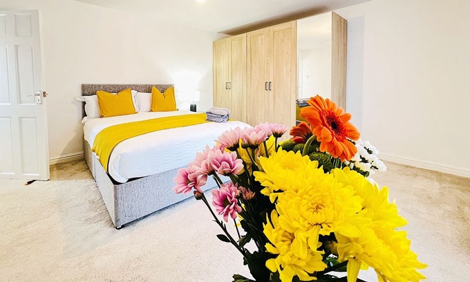 Bolton Casa | Cheerful 5 bedroomed home with great amenities.