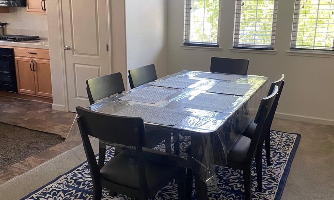 Morgan Hill Casa | Cheerful and bright 4 bedroom 3.5 bath townhouse