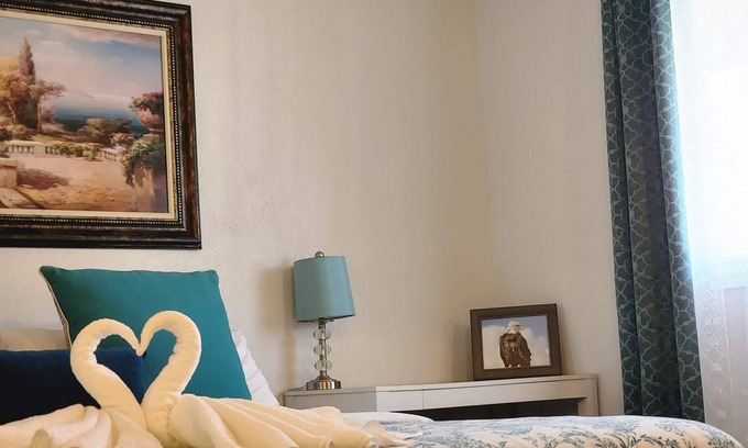 Northeast Anchorage Casa | Cheerful and Spacious Home /Sleeps 16