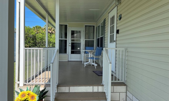 Barefoot Bay Casa | Cheerful Barefoot Bay vacation rental