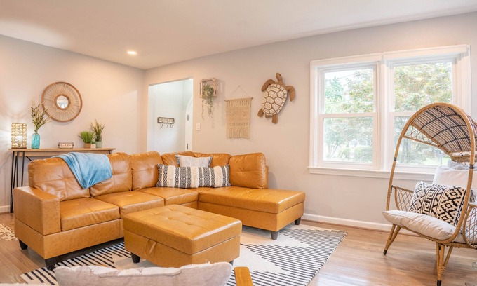 Norfolk Cabaña | Cheerful Beach House with Rec House