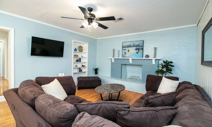 Gainesville Casa | Cheerful & Charming Stay 3 Miles to UF/Shands/Downtown