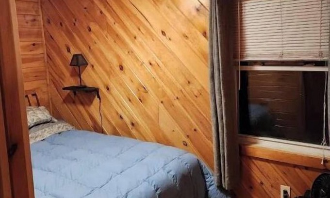 Rockwood Casa | Cheerful, clean 2-bedroom cabin on Moose River