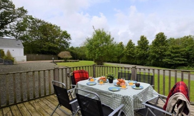 Tenby Cabina | Cheerful Clean One Dog Friendly Cottage Near Coast