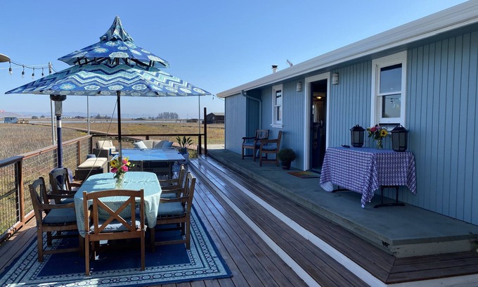 Marin County Cabaña | Cheerful Cottage on Marsh. Great location between San Francisco & Wine Country!