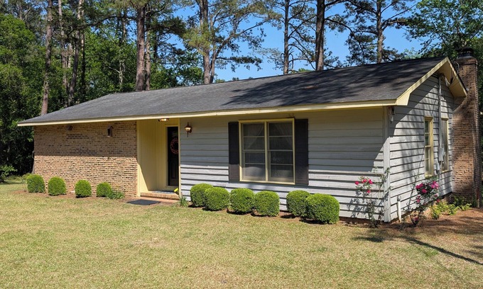 Georgia Coast Casa | Cheerful cozy lake retreat - Newly Renovated in 2025 - New Floors and New HVAC
